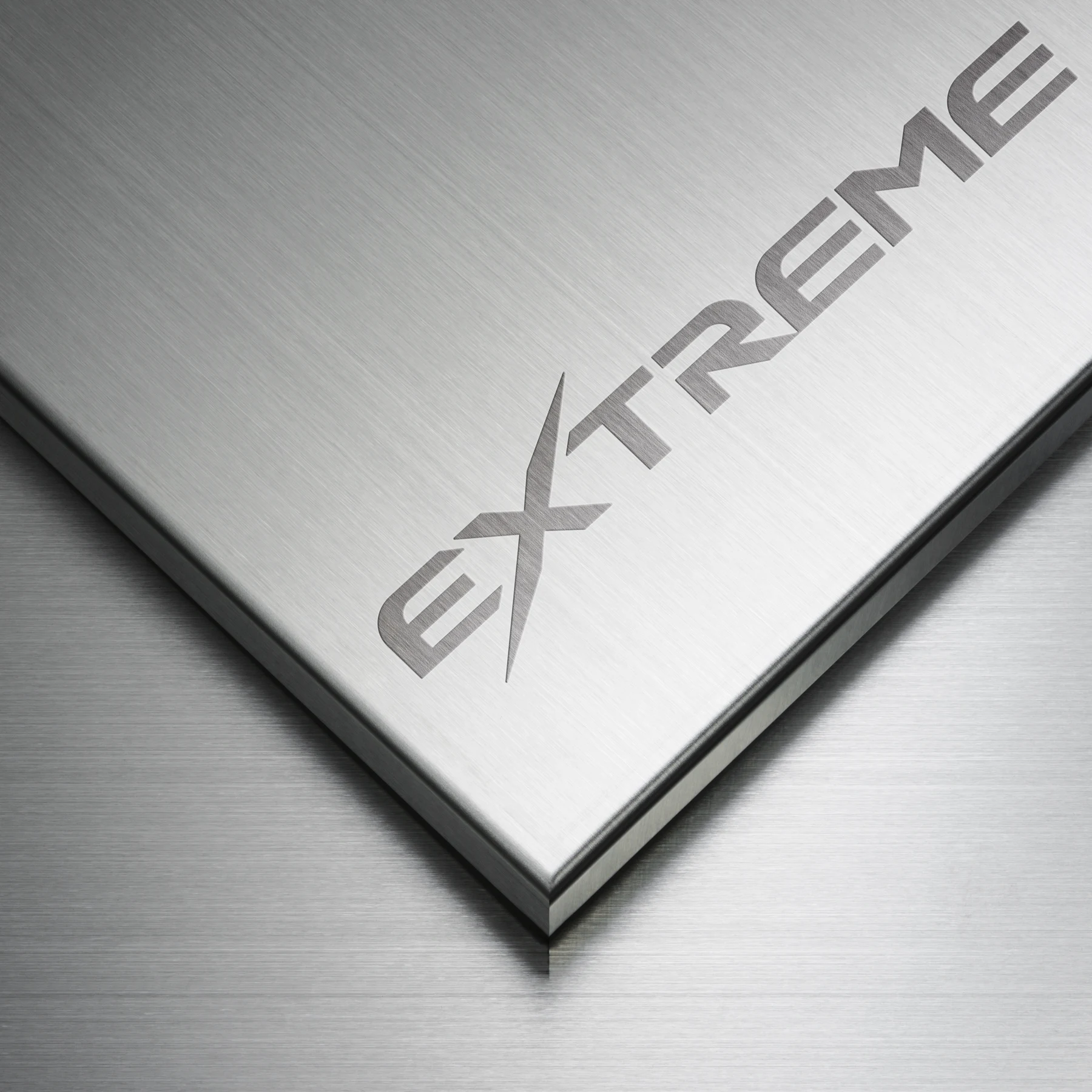 금속 질감에 적용한 EXTREME 차량명 목업